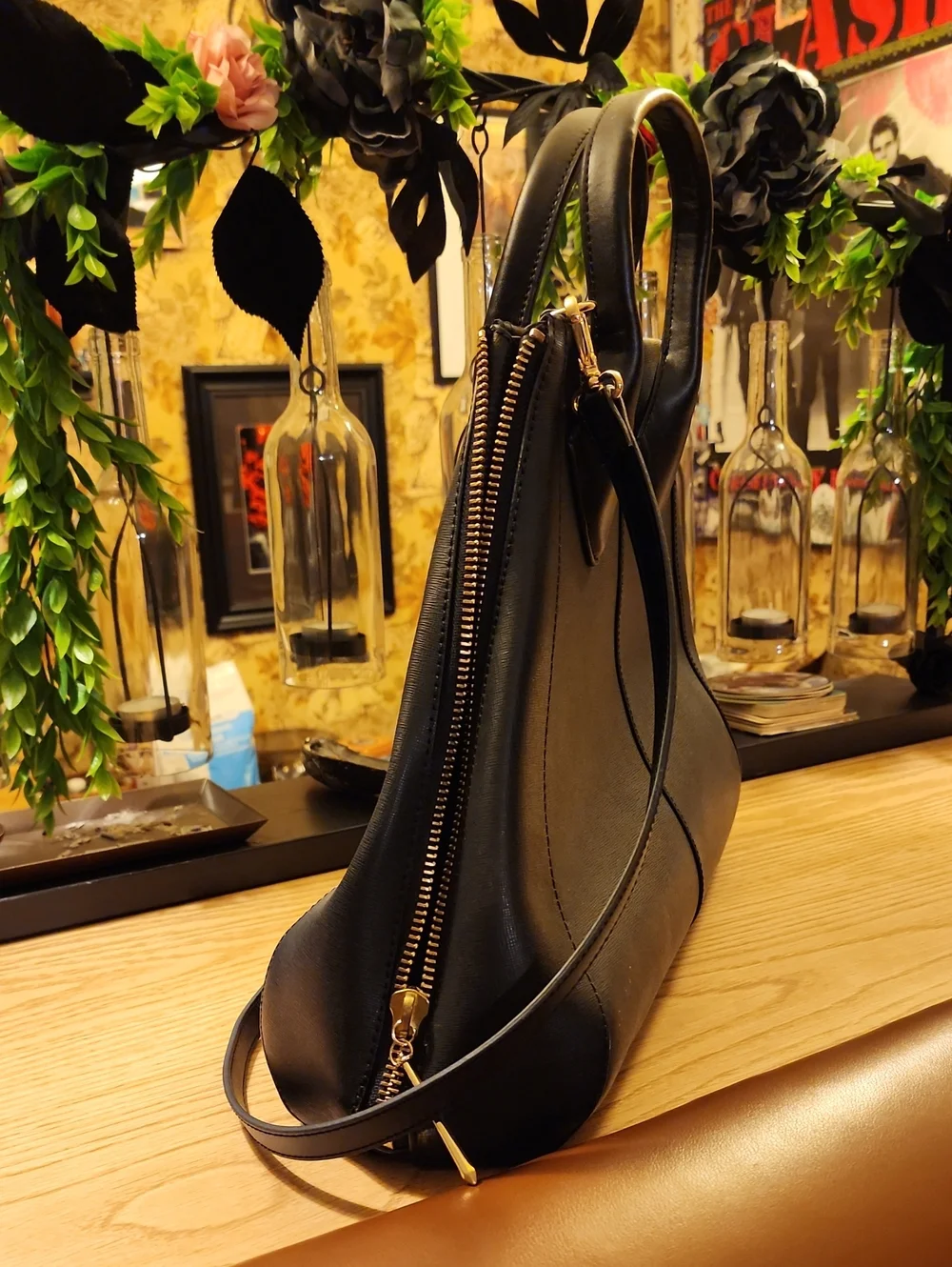 Pour La Victoire sleek black